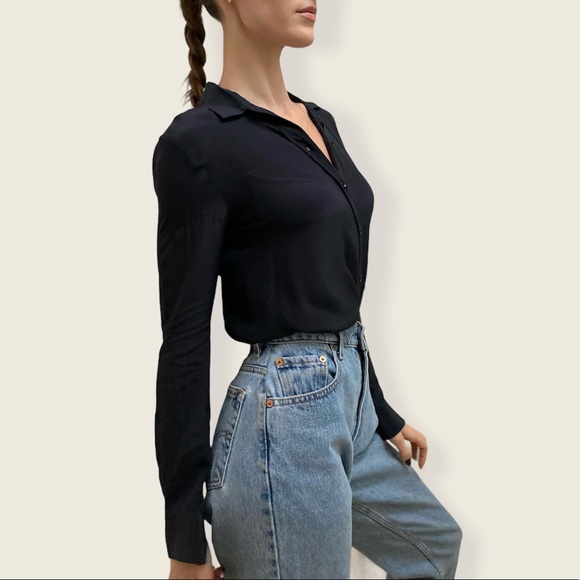 Gorgeous button up blouse by Zara - Picture 3 of 6